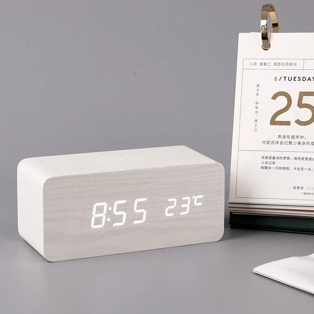Réveil Digital en Bois avec Charge Sans Fil
