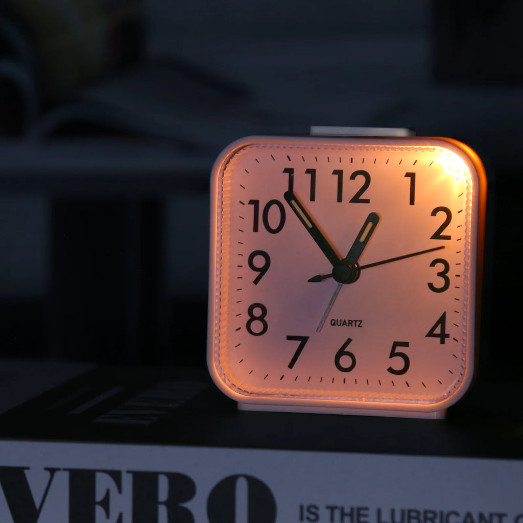 Réveil Analogique Silencieux Minimaliste Compact et Lumineux
